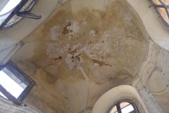 zdevastovaný interiér