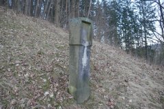 kaplička křížové cesty zepředu zleva