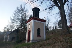 kaple na začátku křížové cesty