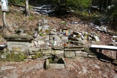 studánka na konci křížové cesty