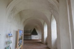 ambit kolem kostela