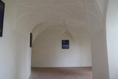 ambit kolem kostela