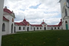 ambit kolem kostela