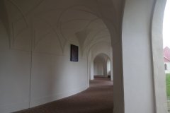 ambit kolem kostela