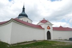 ambit kolem kostela