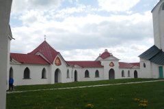 ambit kolem kostela