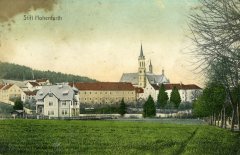 dobová pohlednice města s klášterem