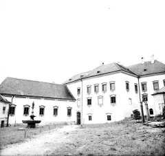 budovy v areálu kláštera