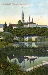 dobová pohlednice města s klášterem