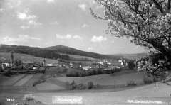 celkový pohled na město s klášterem