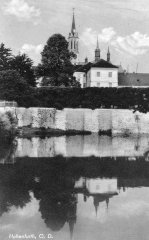 celkový pohled na město s klášterem