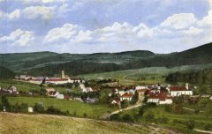 dobová pohlednice města s klášterem