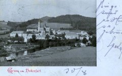 dobová pohlednice města s klášterem