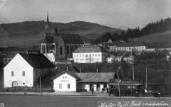 celkový pohled na město s klášterem