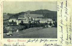 dobová pohlednice města s klášterem