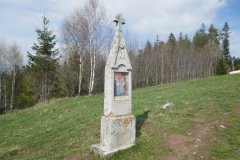kaplička křížové cesty zepředu zleva