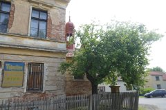 pohled zezadu zleva