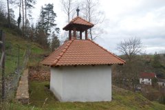 pohled zezadu zleva