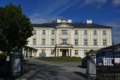 trávník na místě, kde Loreta stávala