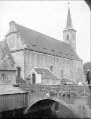 historické foto kapličky (na levém konci mostu)