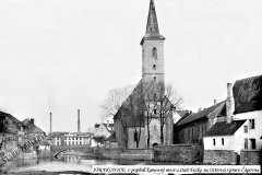 historické foto kapličky (na pravé straně mostu)