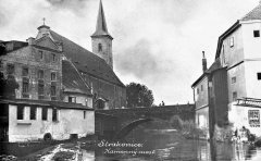 historické foto kapličky (na levé straně mostu)