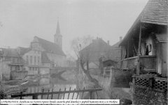 historické foto kapličky (na levé straně mostu)