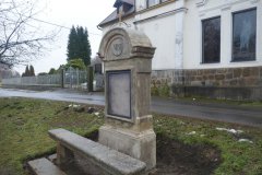 kaplička křížové cesty zepředu zprava