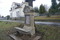 kaplička křížové cesty zepředu zprava