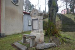 kaplička křížové cesty zepředu zprava