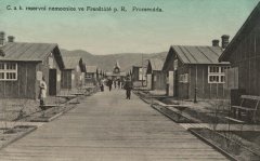 historické foto lazaretu s kaplí (v pozadí)