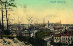 dobová pohlednice města s kostelem (v pozadí)
