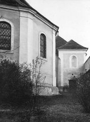 starší foto kaple u kostela
