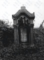 hrob lékaře Nikodéma Kroczeka (*17.9.1821, † 5.1.1876), který se zasloužil o vybudování hřbitova