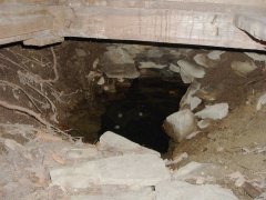 studna pod kaplí s údajně zázračnou vodou
