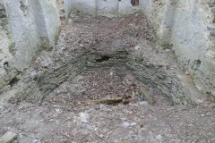 pohled do interiéru - odhalená hrobka
