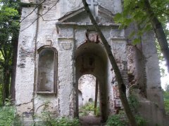 dolní část průčelí - vchod do kaple