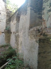 pohled do interiéru - pravá stěna