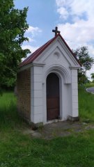 kaple před nehodou - pohled zepředu zleva