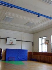 současný vzhled interiéru kaple po přestavbě na tělocvičnu