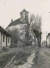 pohled na kostel od západu