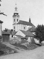 kostel poškozený při bojích