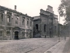 starší foto kostela poškozeného při bojích