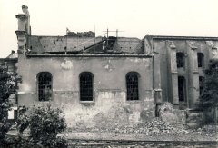 starší foto kostela poškozeného při bojích