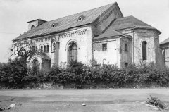 starší foto kostela poškozeného při bojích