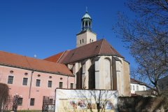 pohled zezadu zprava