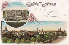 dobová pohlednice města s kostelem (vlevo)