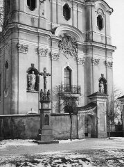 průčelí kostela