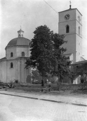 starší foto kostela a pohřební kaple
