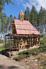 stavba nové kaple - pohled zepředu zprava